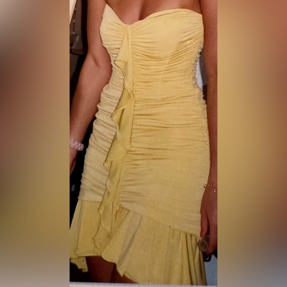 BCBG Cocktail/Prom Yellow Dress 🍋🌼💛⭐️ - Picture 4 of 8